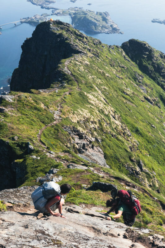 Bivouac dans les Lofoten sous le soleil de minuit