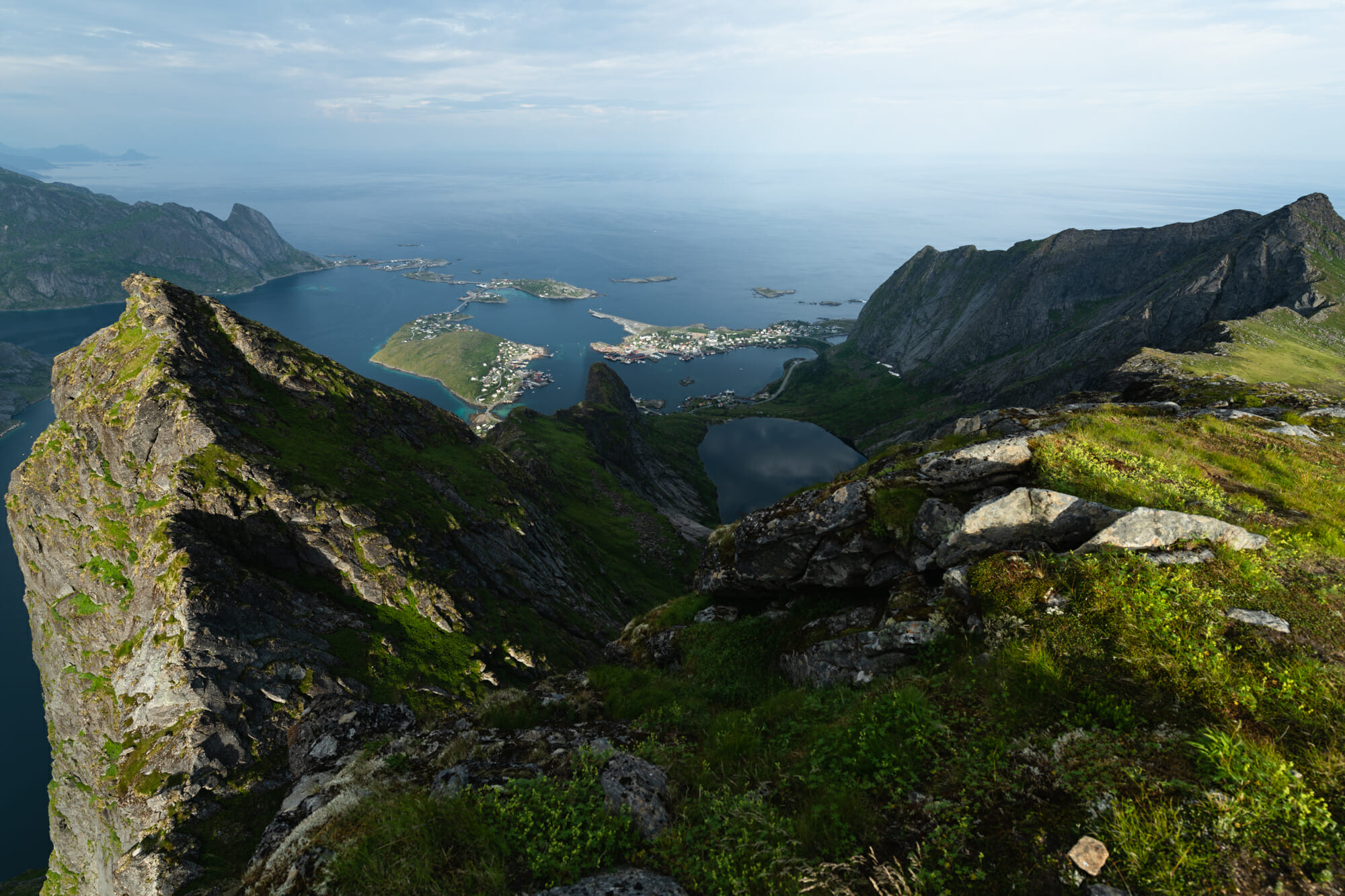 Bivouac dans les Lofoten sous le soleil de minuit