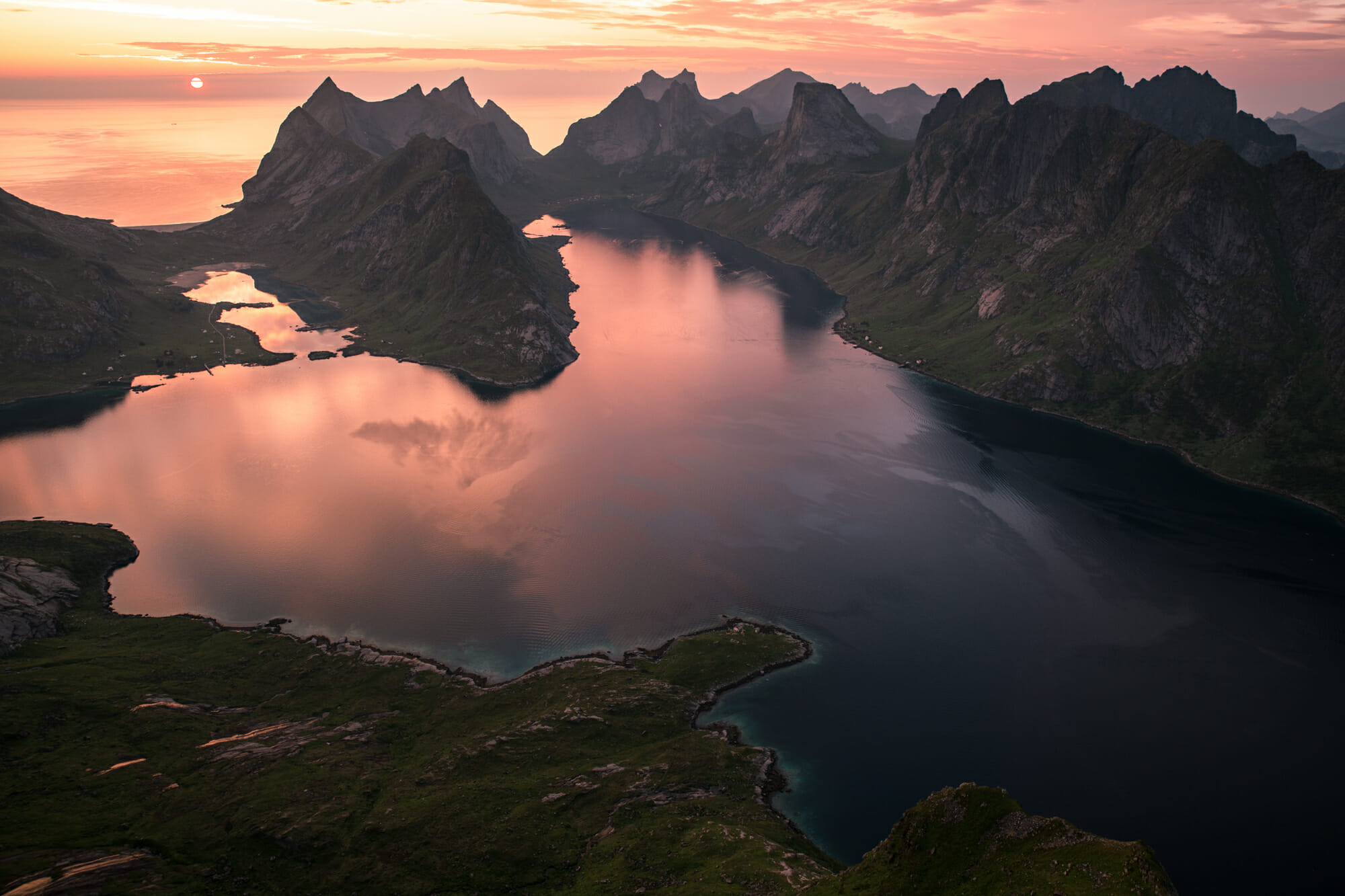 Bivouac dans les Lofoten sous le soleil de minuit