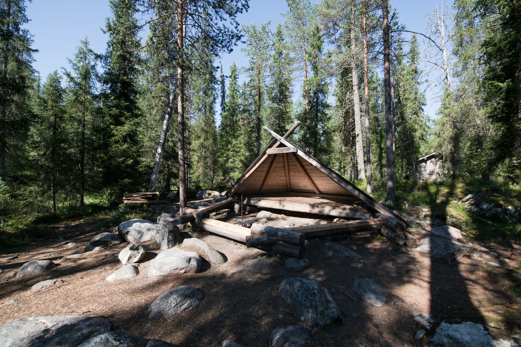 Abri à la journée pour les randonneurs en Laponie finlandaise