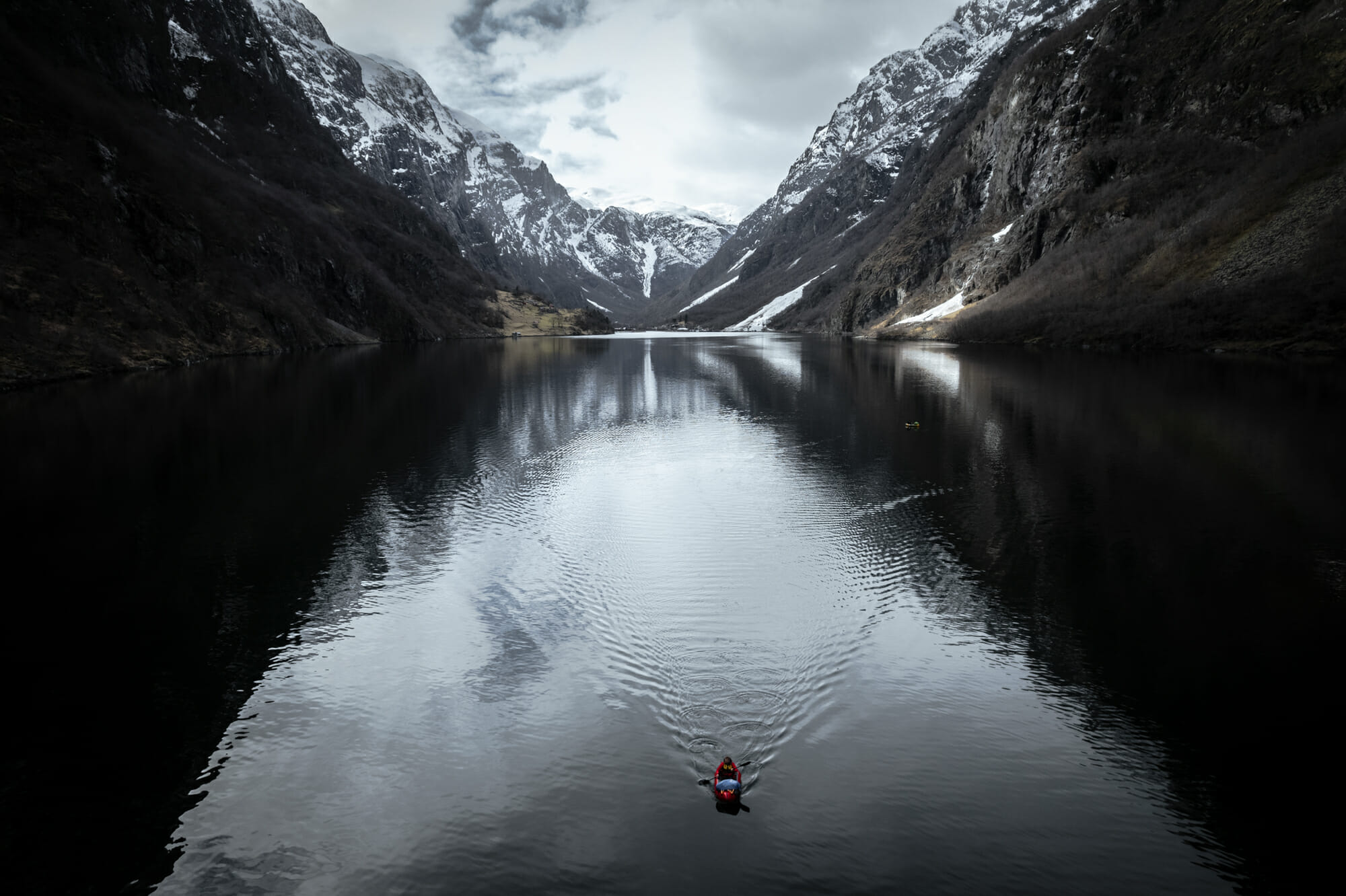Packraft dans le Nærøyfjord