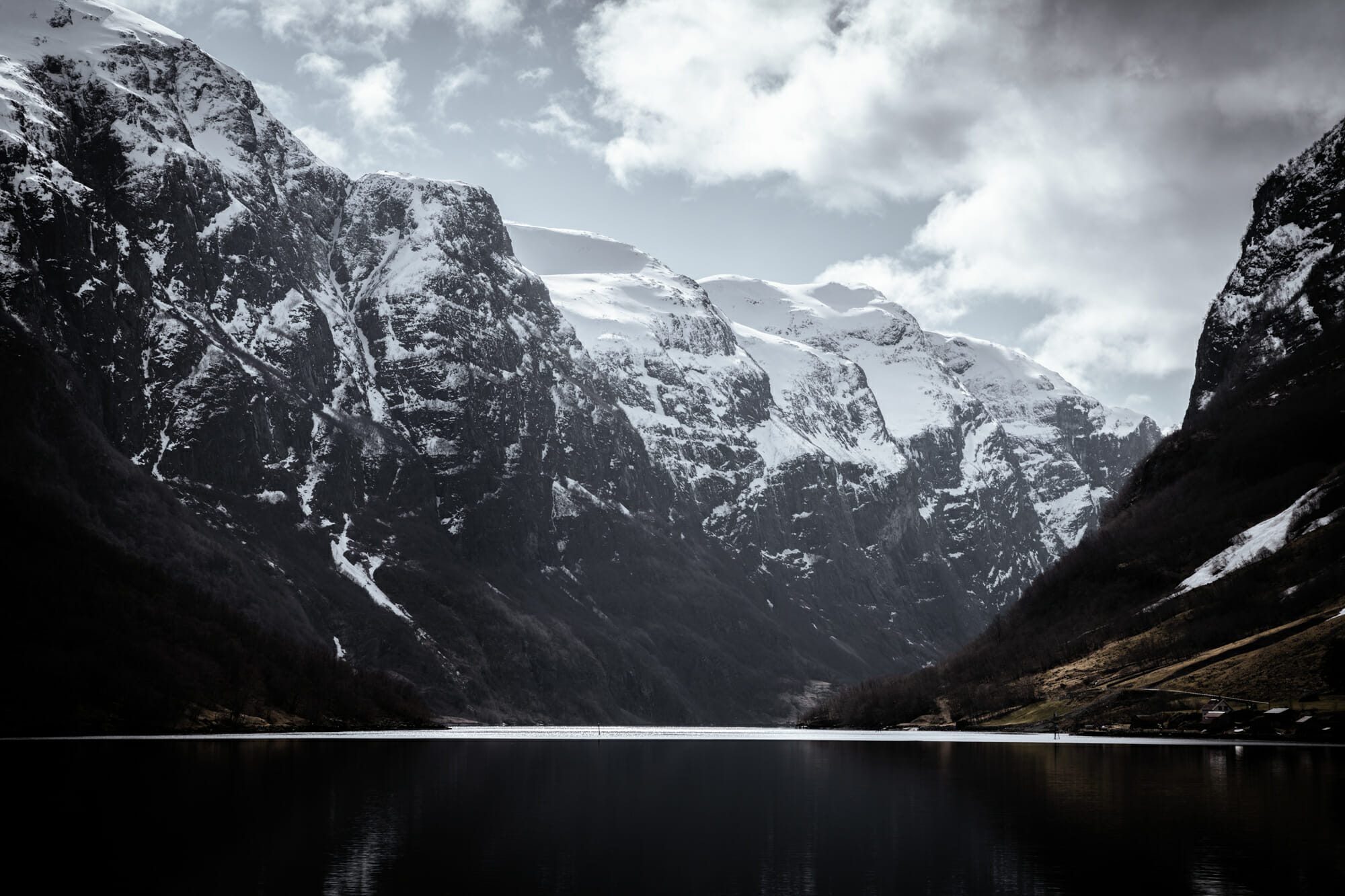 Packraft dans le Nærøyfjord