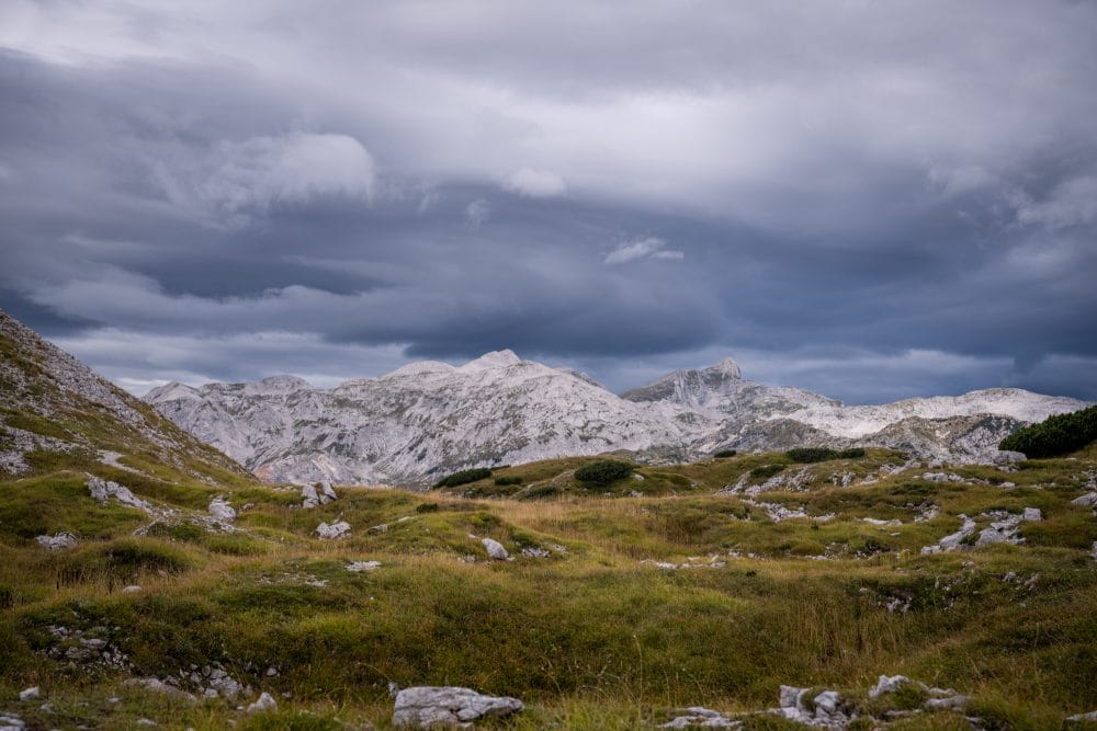 Randonnée dans le Triglav en Slovénie pendant le Packraft Trail Slovénie