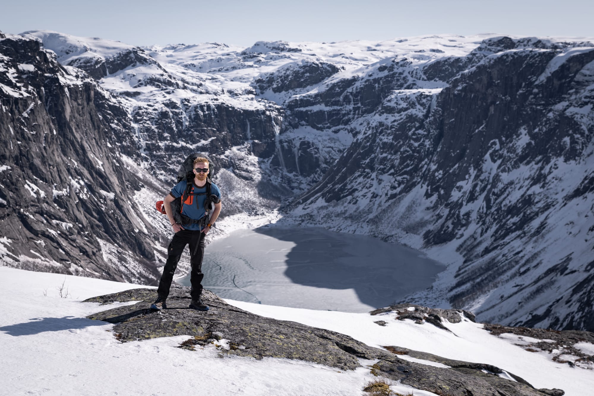 Randonnée à la trolltunga en hiver
