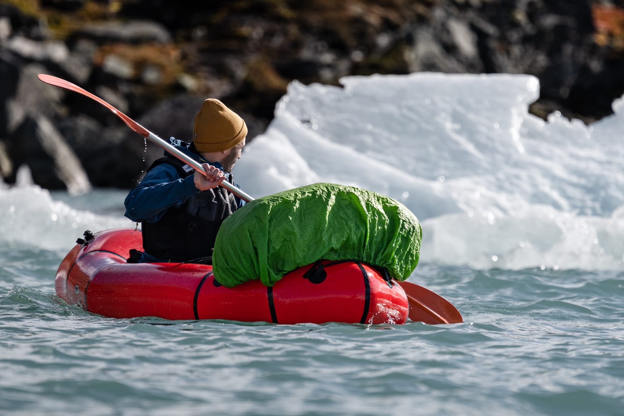 Packraft sur le Styggevatnet à proximité du glacier de Jostedalsbreen