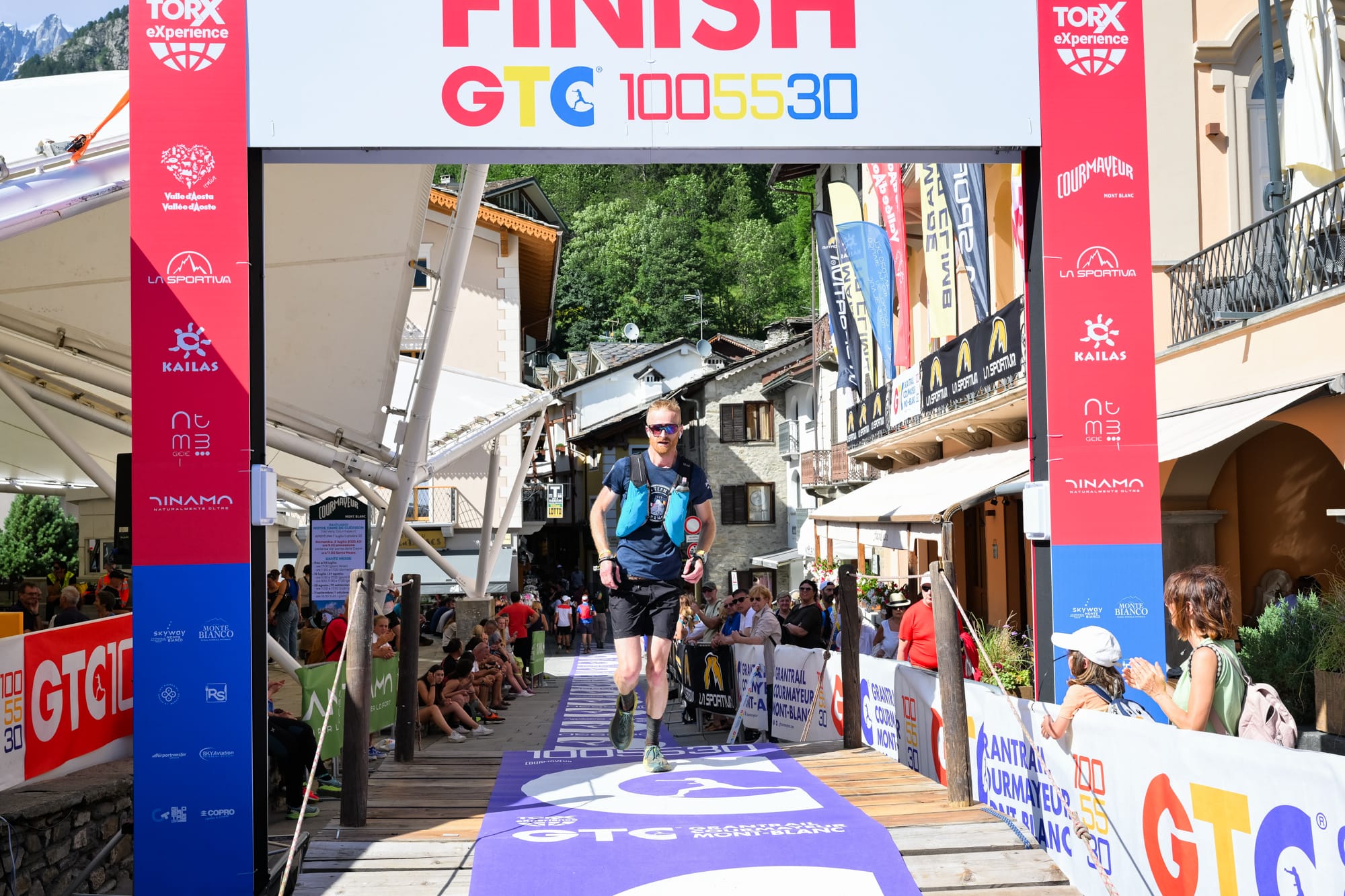 Arrivée de Julien Libert au Gran Trail Courmayeur